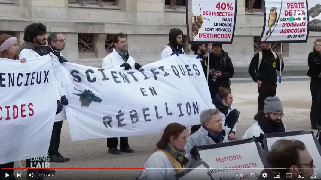 Les scientifiques en rebellion contre l'inaction climatique - Reportage cdanslair 08.03.2023